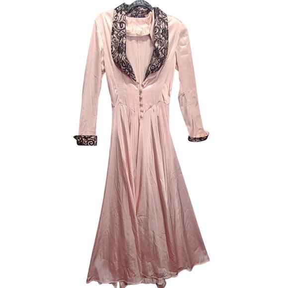 Vintage Y2K Trashy Diva Soft Pink Satin Robe Hollywood Fashion Lacey Turn Cuffs